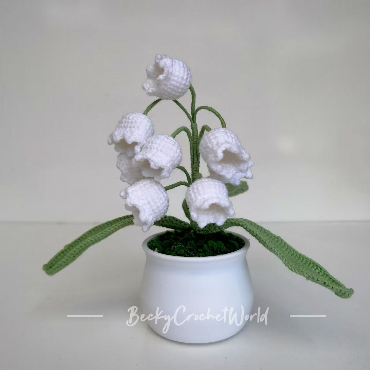 White - Bellflower Pot