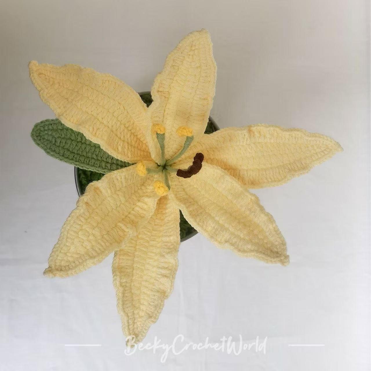 Yellow - Lily flower pot