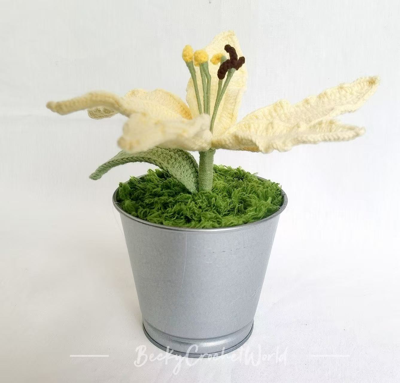 Yellow - Lily flower pot