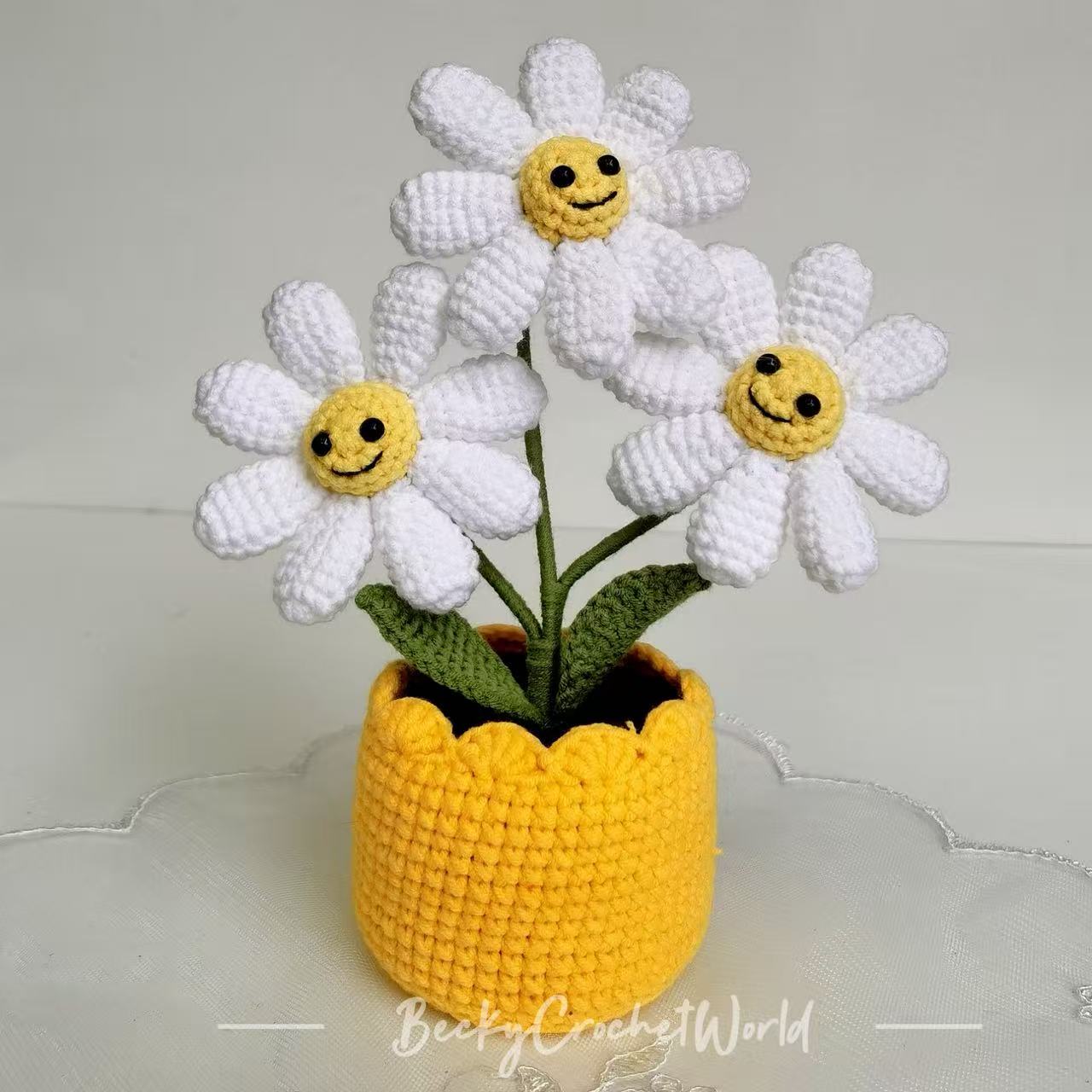 Smile Daisy Flower Pot - white