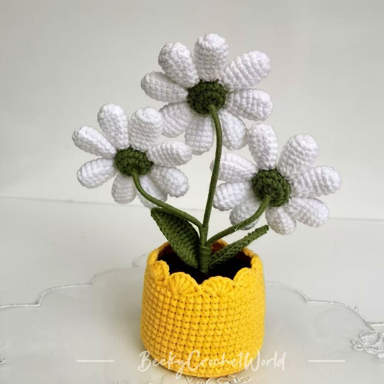 Smile Daisy Flower Pot - white