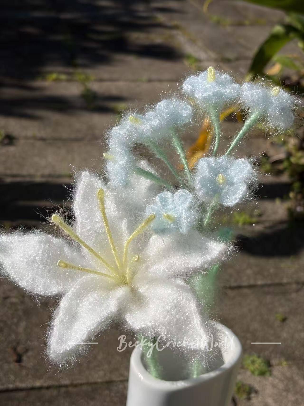 Lily with baby's breath