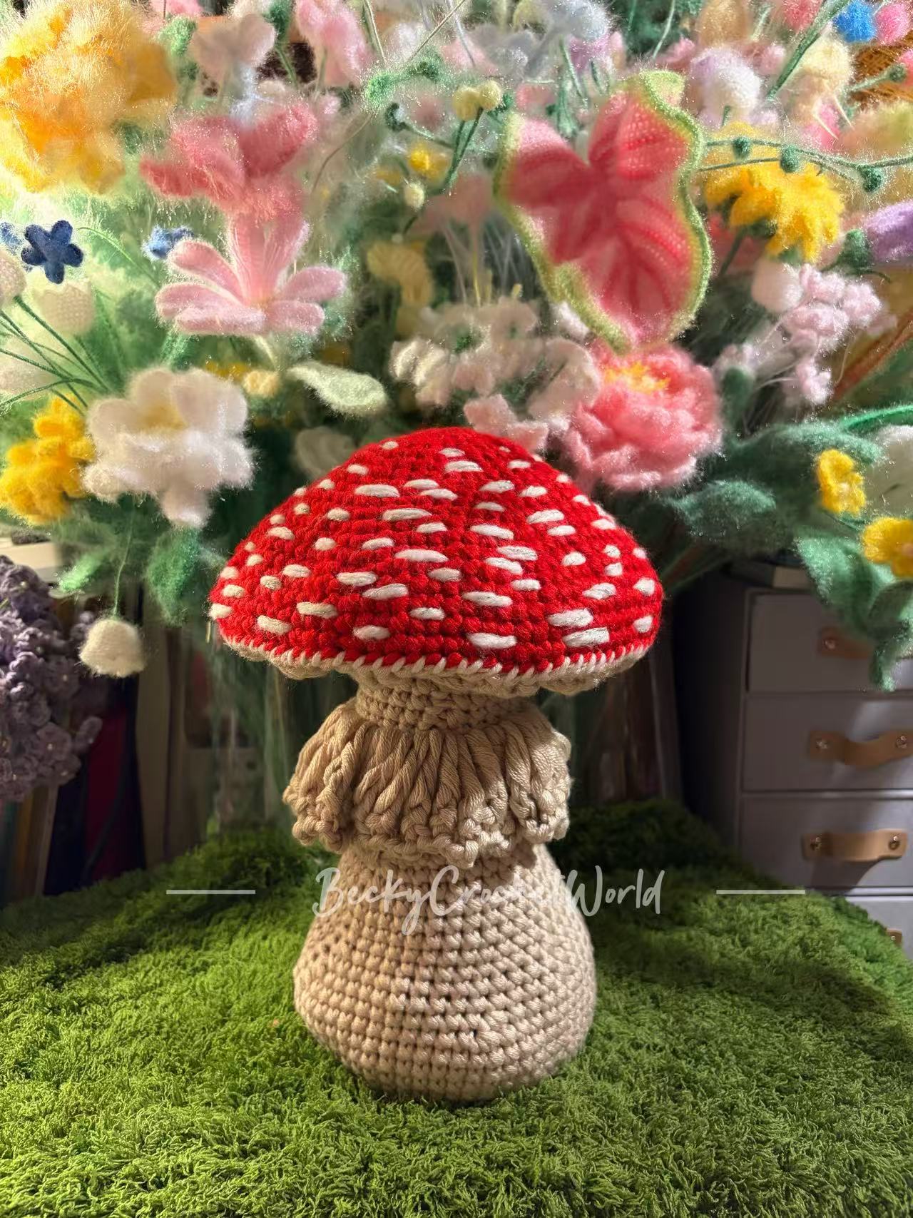 Mushroom in dark grey